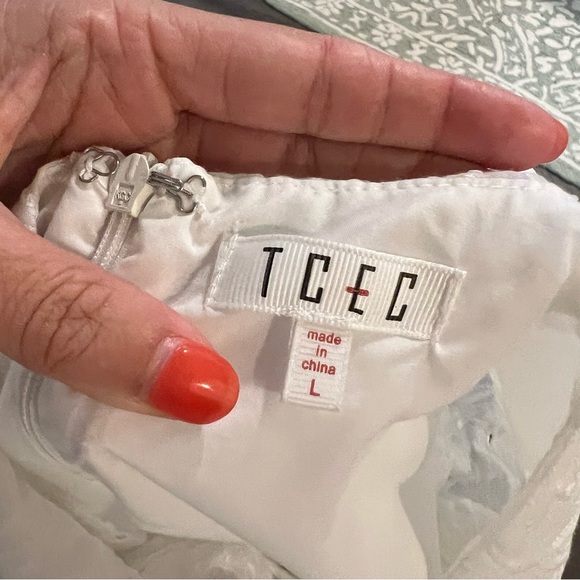 White Lace Puff Sleeve Romper - Picture 5 of 5